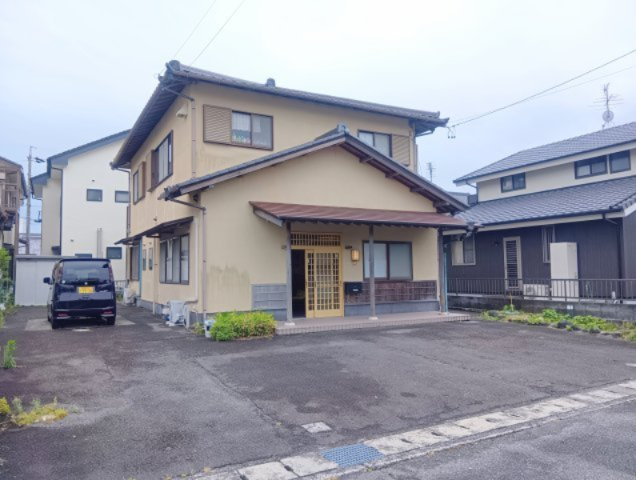 屋号を掲げる等、リフォームをすれば飲食店にぴったりの佇まいです！