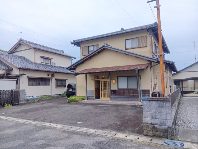 駐車スペースが豊富で急な来客があっても駐車場には困りません！