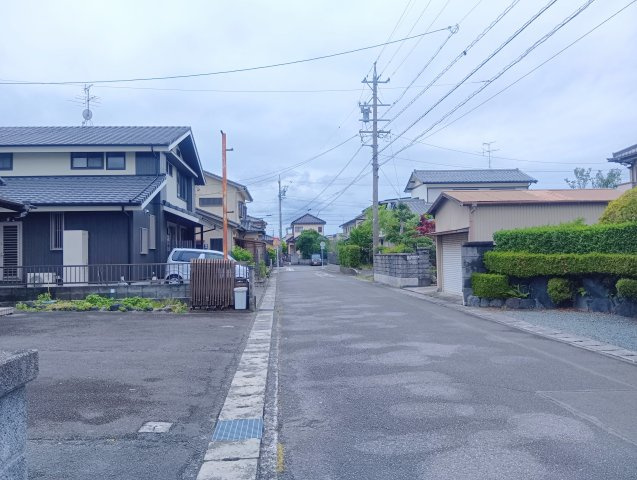 前面道路幅が6メートルあり、余裕をもって入出庫できます！