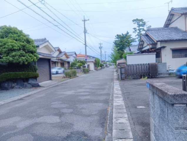 数メートルで公園で、そこを超えれば石津マートまでも徒歩圏内です！