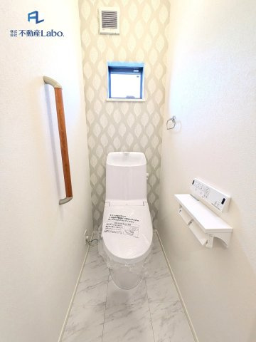 ●トイレ●　1階、2階それぞれに温水洗浄便座となっております♪