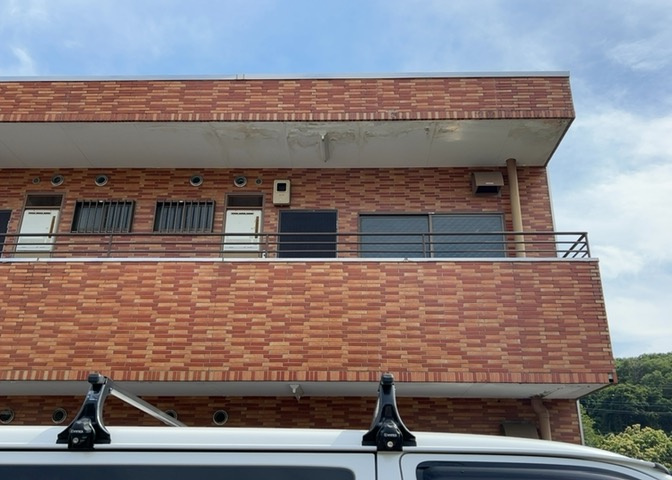 駐車場と明記されていても、最小スペースでつくられた駐車場だと大型車は駐車できなかったり、出入りしにくくなったりする可能性があります。お車のサイズと購入したい物件の駐車場のサイズを現地で確認しましょう。