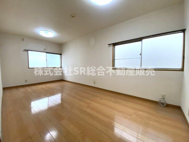 2F・洋室9帖。広々とした明るいお部屋です！