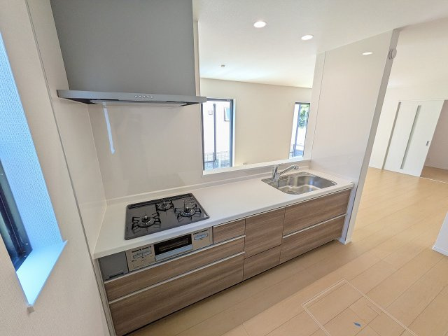 ～3口コンロと広い調理台でお料理が捗ります～