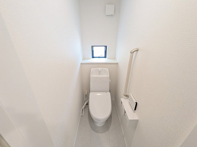 ～暖房温水洗浄機能付きトイレ　冬場は特に嬉しい機能ですね～