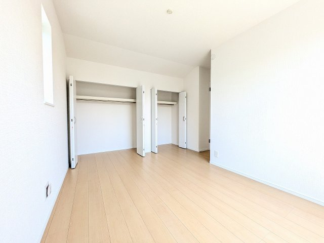 ～収納力の高いクローゼット完備～