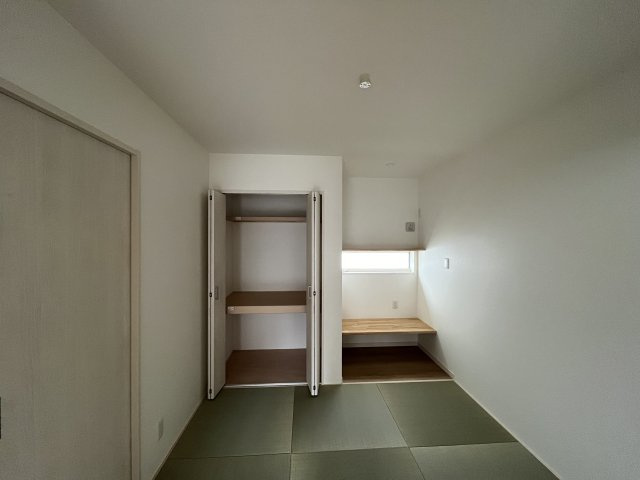 押入収納付きです！