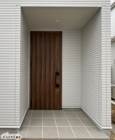 毎日通る玄関となっております！