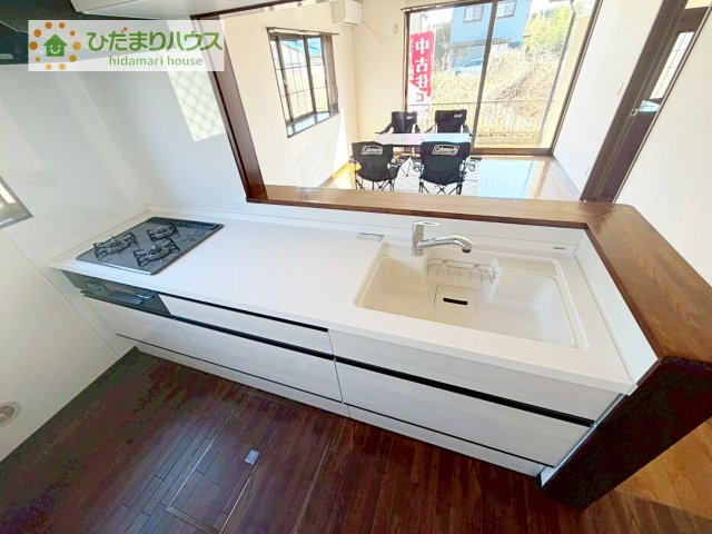 料理をしながらでも、ご家族との会話を楽しめる対面式キッチン♪