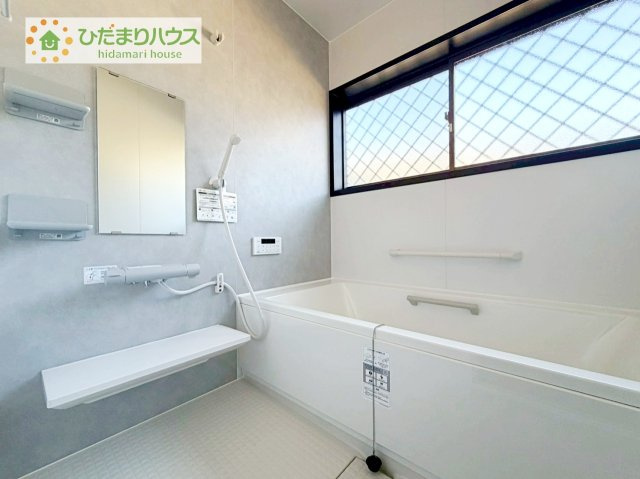 ゆったり浸かれる広々バスルーム♪お子様とも一緒に入れます(^^)/