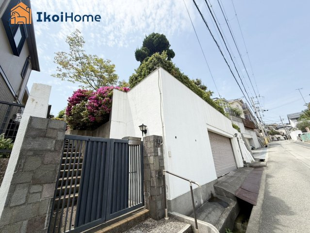建築条件ございませんのでお好きなハウスメーカー等で建築可能です！前面道路5.4ｍで駐車も安心です！
