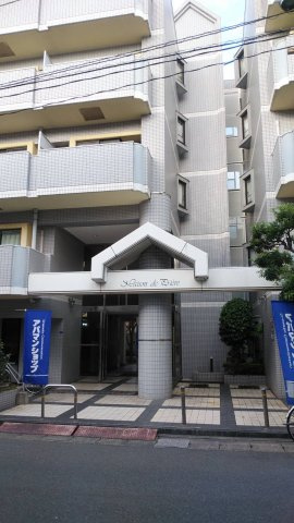 落ち着いた雰囲気の外観です