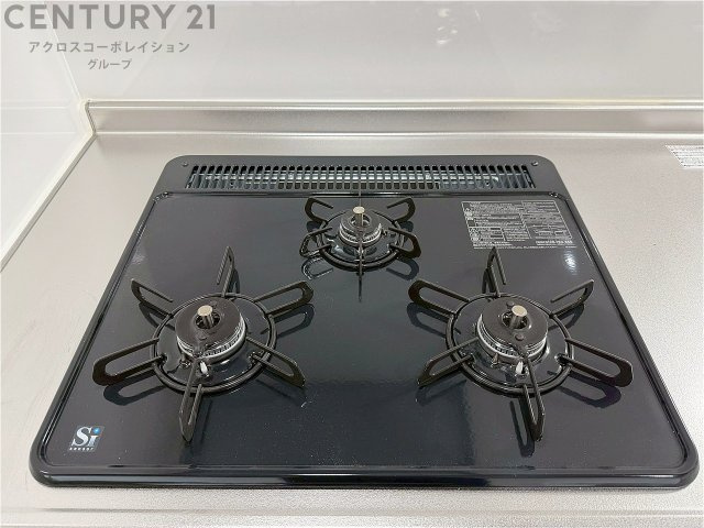 多数の調理器具を同時に使用でき、料理の効率化が可能。省エネで節約になり、様々な料理スタイルに適応できます。また、火力調整が独立しており、手入れや掃除もしやすく、今よりもっとお料理が楽しくなるかも。　