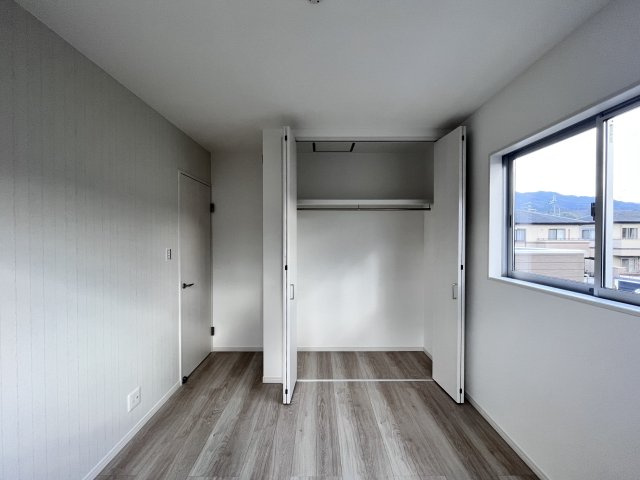 クローゼットも備わっており、おもちゃなどを収納できます♪　