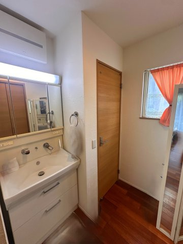 ※本画像は居住者様の家具をCGで消した画像であり、現況と異なる場合がございます。　洗面台が各階にあります！朝の身支度もスムーズです！