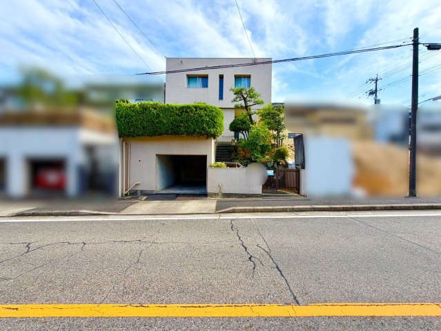 現地？