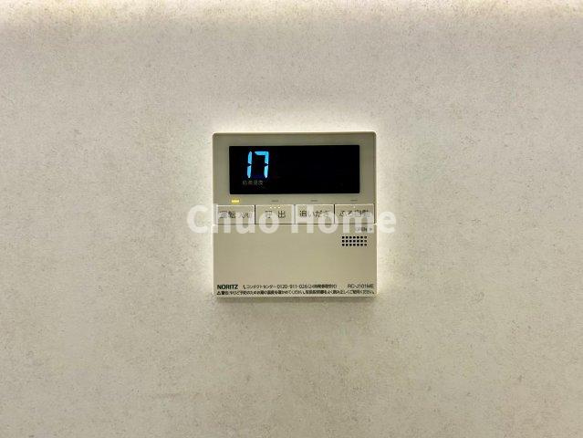 【給湯リモコン】外での一日を忘れさせてくれるオートバス機能でお好みの湯量・温度に調整された浴槽。