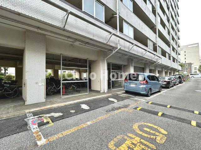 【敷地内駐車場】最新の空き状況や費用などの詳細は担当スタッフまでお問い合わせください。