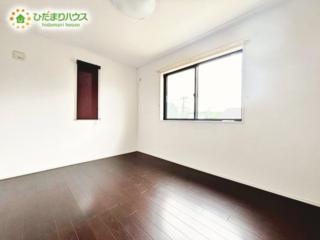 明るい日差しが降り注ぐお部屋に、居心地の良さを感じさせるコーディネート。家具やカーテンでお気に入りのお部屋に♪