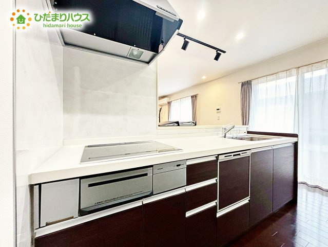 料理が苦手な人でも、チャレンジしてみたくなるシステムキッチン。楽しい食卓がここから始まります