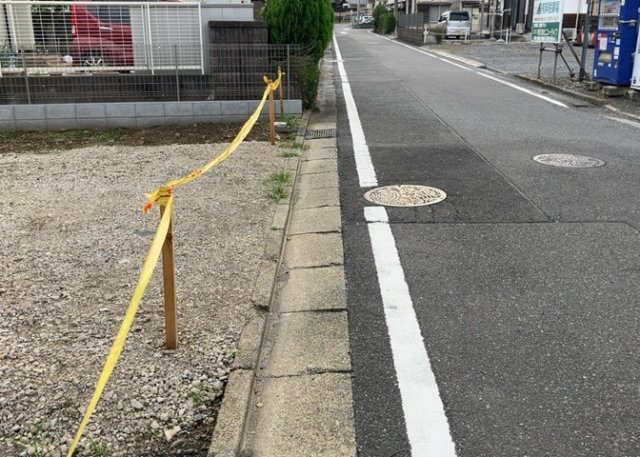 土地の形が極端に長細かったり、狭小地、あるいは道路との高低差がある傾斜地だった場合、後々売ろうとしても買い手がつかない場合もあります。後々、売却することになった時に価値の下がらない土地を選びましょう。