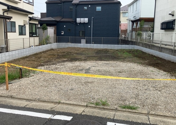 土地を買う際、住む地域の自治体や福祉の補助制度にも注目してみましょう。子供や老人の医療補助やゴミ出しのルールなど、自治体によってルールに大きな違いがあるため、暮らしやすい土地で判断するとよいでしょう。