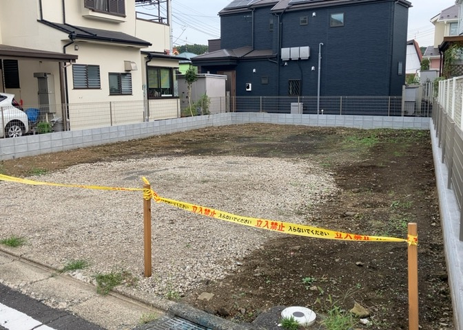 隣家の土地はどうなっているのか、生活利便施設が近くにあるのか、学校まで近いかなど、お客様のライフスタイルにあわせたイメージが重要です。また、近くにあると困る施設が近くにないかも確認するといいでしょう。