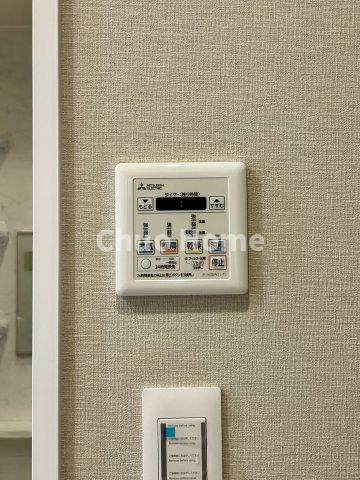 【浴室乾燥機】暖房・冷風・換気・乾燥が可能です。毎日を快適に過ごせるうれしい機能が揃っています。雨の日の洗濯物も安心です。