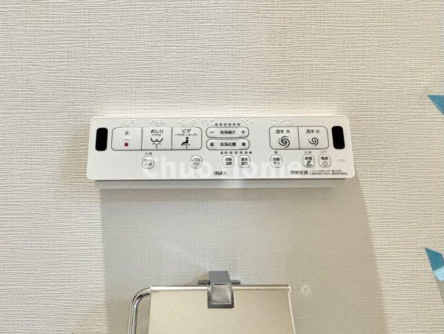 【ウォシュレット】清潔に使いたいお手洗いには最適な設備です。もちろんウォームレットも標準装備です。