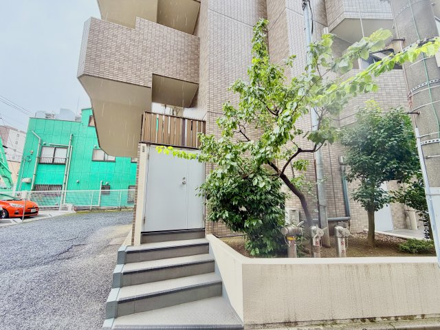 階段からの非常出口です。