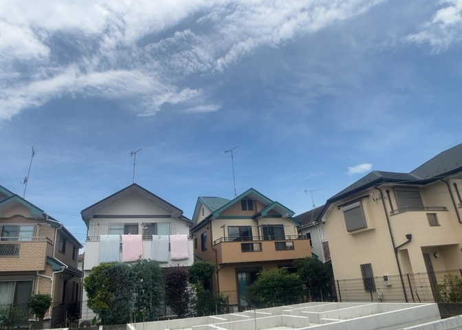 桜や紅葉の名所に出かける人は多いと思いますが、家にいながら季節の移ろいを感じる生活を送りませんか？リビングや窓から見える景色が生活を彩るワンポイントに！現地から見える景色を堪能してみては如何でしょう。