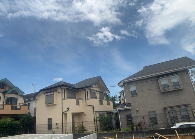 眺望を気にして物件を探す場合、前面に建物が建っていないか現地で確認しましょう！前面に建物があると景色はもちろん、日当たりや風通しにも影響が出てきます。住んだ時のことを想像しながら現地見学をしましょう。