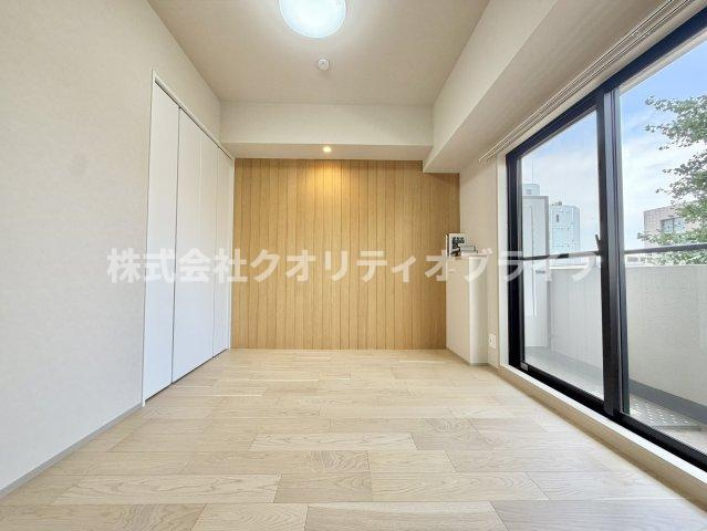 勉強デスクやベッドを配置しやすい綺麗な形状で、お子様の成長に合わせてインテリアの模様替えも柔軟に楽しめる工夫された設計です。