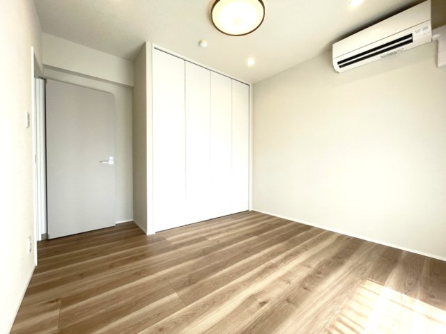 リビングから離れた洋室は、静かに休める寝室にピッタリ。　