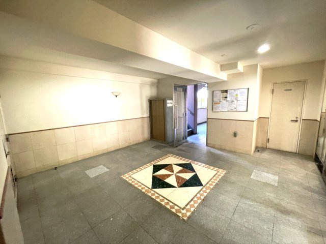 マンションの顔でもある、高級感漂うエントランス。　