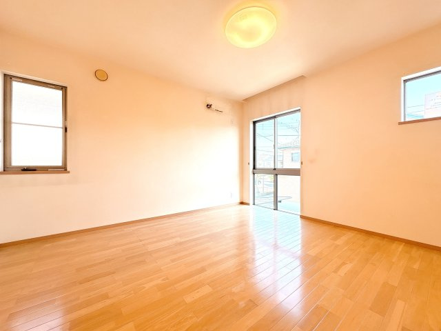 2Ｆ西側洋室になります♪