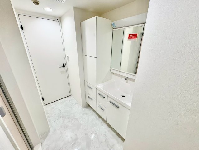家族みんなが快適に使える洗面所です。