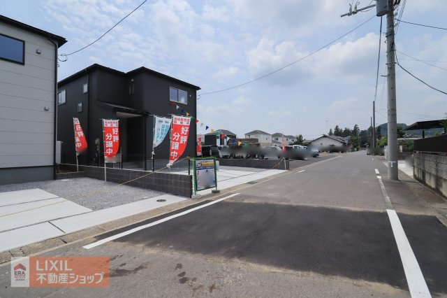 【前面道路】現地完成写真。道幅や駐車など、ご確認ください。