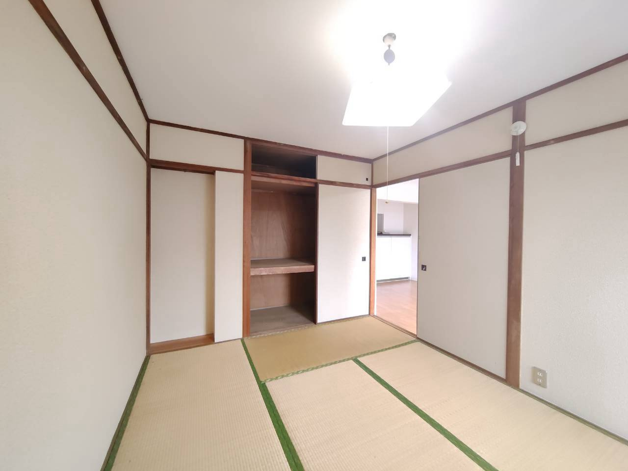 バルコニー側和室約6帖