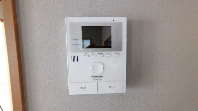 モニター付きインターホンで来訪者の顔がしっかり確認できて安心