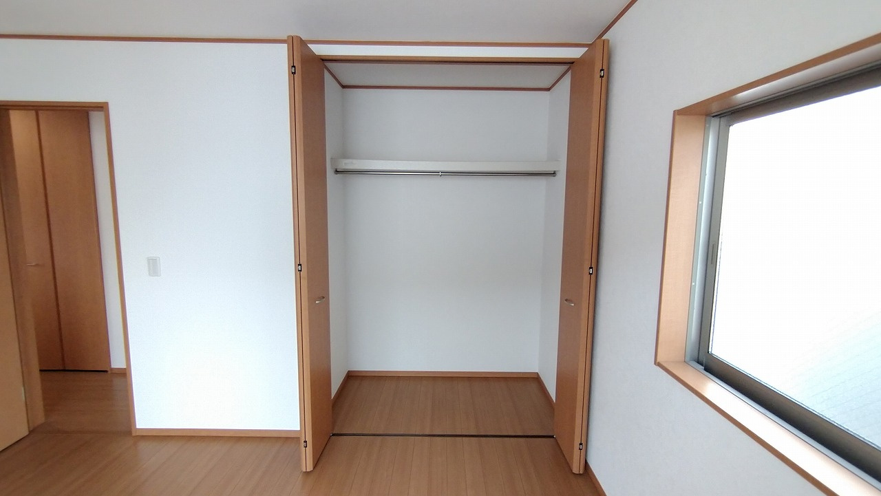 収納が豊富で、暮らしやすさに配慮した間取りです。