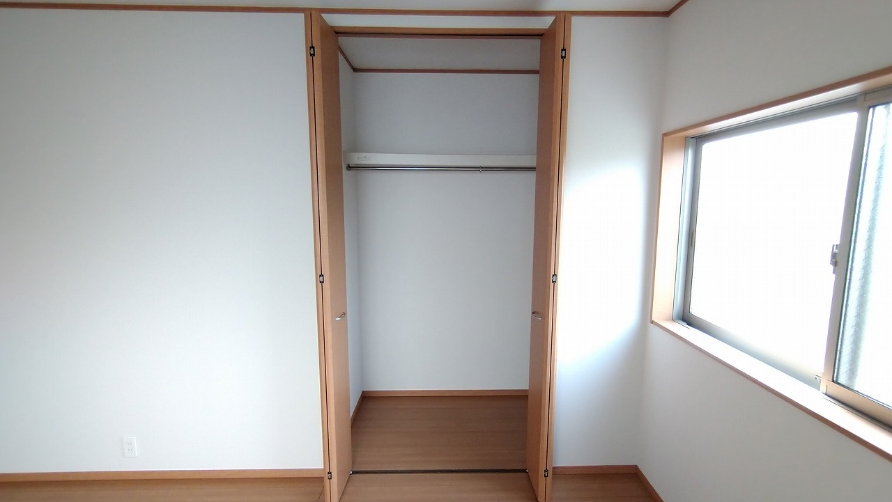収納が豊富で、暮らしやすさに配慮した間取りです。