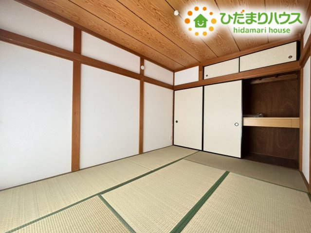 収納スペースがしっかり完備された使い勝手の良い和室です！座布団や布団、季節の荷物もすっきりと片付けられるため、室内を広く清潔に保ちながらゴロゴロとリラックスして過ごしていただけます♪