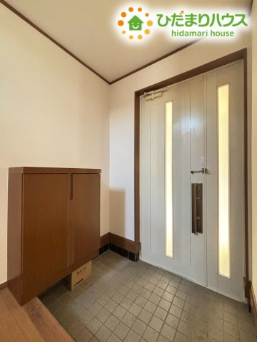 シューズボックスが完備されたゆとりある玄関空間です！家族全員の靴をすっきりと整理整頓できるため、いつでも清潔で整った状態を維持しやすく、毎朝の出かけ際もスムーズに対応できます♪
