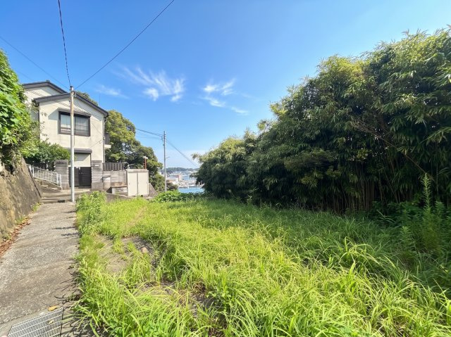 自動車の侵入は出来ません。※写真はAIにより一部加工をしております。