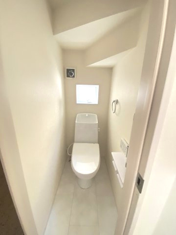 施工例。1階のトイレです。施工例は完成時と異なる場合があります。