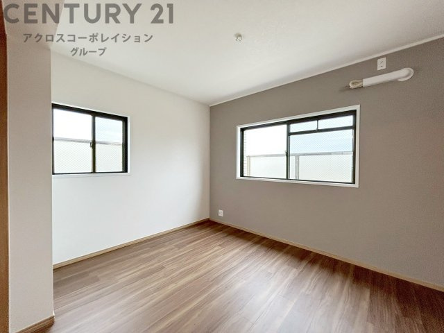 創造性や成長を促す遊びの空間を提供。学習や趣味に集中できる環境を整えます。個別のプライベートスペースは自己表現と自立心を育み、心地よい睡眠環境を整えリラックスできる場所を提供。　