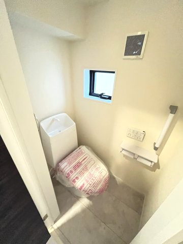 施工例。1階のトイレです。施工例は完成時と異なる場合があります。