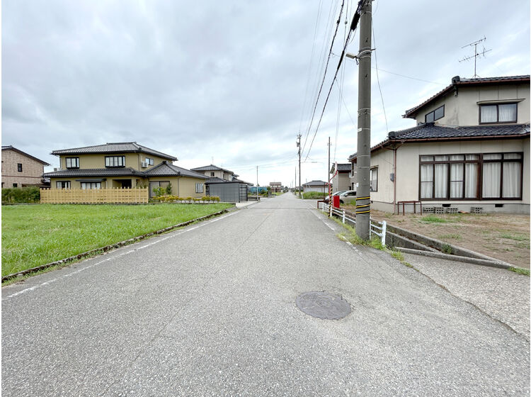 前面道路　西側