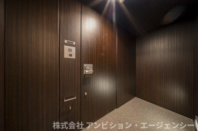 その空間に身を置くだけで心が整う。日常を誇りに変える、静寂と気品が息づく最上の隠れ家。